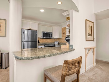 Condo, 2 Bedrooms, Ocean View (22F)
