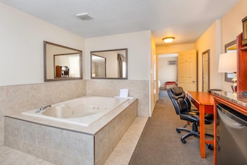 Suite, 1 King Bed, Non Smoking (One-Bedroom)