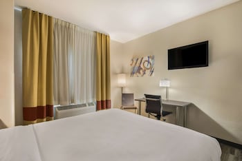 Suite, 1 Queen Bed, Accessible, Non Smoking (Efficiency)