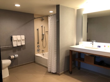 Room, Multiple Beds, Accessible, Bathtub