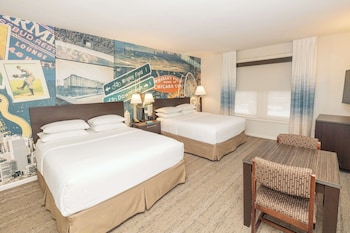 Room, 2 Queen Beds, Corner