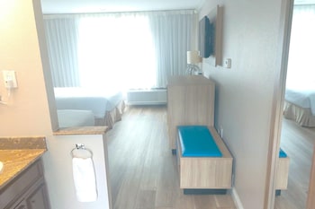 Suite, 2 Queen Beds, Non Smoking