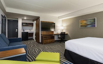Standard Room, 1 King Bed, Non Smoking, Corner (with Sofabed)