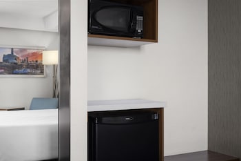 Standard Room, 1 King Bed, Non Smoking (Walk-in Shower)