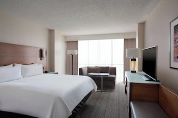 Room, 1 King Bed, Balcony (Hearing Accessible)