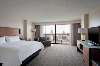 Room, 1 King Bed, Balcony (Hearing Accessible)