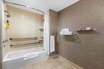 Standard Room, 1 King Bed, Accessible, Bathtub