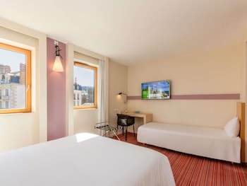 Standard Suite, Multiple Beds (Family)