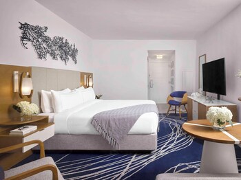 Room, 1 King Bed, Balcony