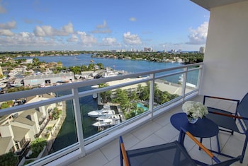 Room, 1 King Bed, Balcony, Tower (Bay View)