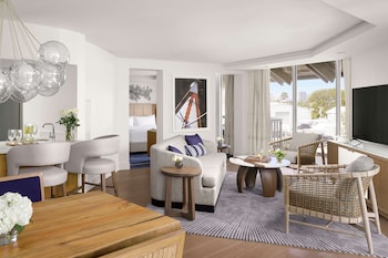 1 King Suite, Intracoastal View with Balcony