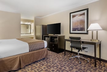Standard Room, 1 King Bed, Non Smoking, Jetted Tub