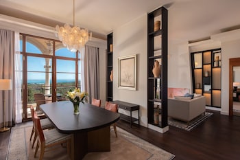 Royal Suite, 1 Bedroom, Bay View (Balcony)