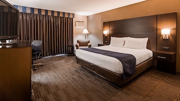 Standard Room, 1 King Bed, Non Smoking, Refrigerator & Microwave