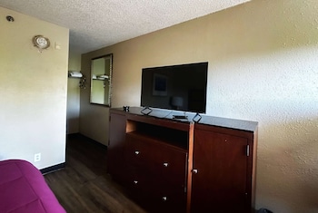 Room, 1 King Bed, Smoking
