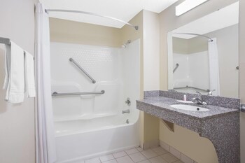 Room, 1 King Bed, Accessible