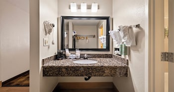 Standard Room, 1 Queen Bed, Non Smoking, Refrigerator & Microwave