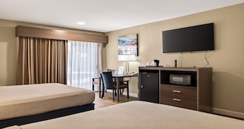 Standard Room, 2 Queen Beds, Non Smoking, Refrigerator & Microwave (Pet Friendly)