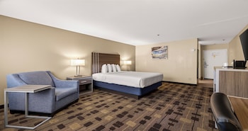 Standard Room, 1 Queen Bed, Non Smoking, Refrigerator & Microwave