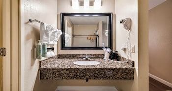 Standard Room, 2 Queen Beds, Non Smoking, Refrigerator & Microwave (Pet Friendly)