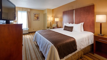 Standard Room, 1 King Bed, Non Smoking, Refrigerator & Microwave