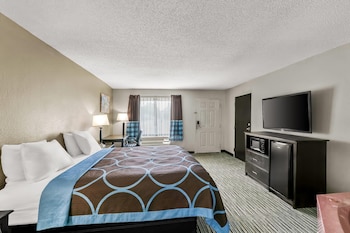 Standard Room, 1 King Bed, Non Smoking, Jetted Tub