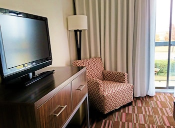 Suite, 2 Queen Beds, Accessible Bathtub (Communications)