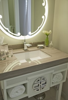 Carriage House Suite