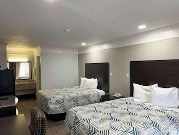 Standard Room, 2 Queen Beds, Non Smoking
