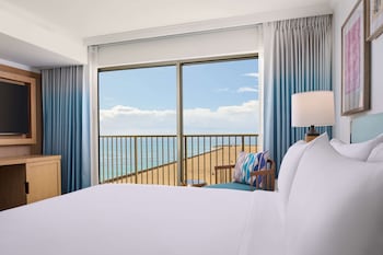 Club Suite, 1 King Bed with Sofa bed, Mobility Accessible, Ocean View
