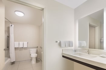 Studio, 1 Queen Bed with Sofa bed (Mobility Accessible, Roll-in Shower)