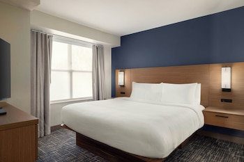 Studio, 1 Queen Bed with Sofa bed
