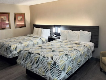 Deluxe Room, 2 Queen Beds, Non Smoking, Refrigerator & Microwave