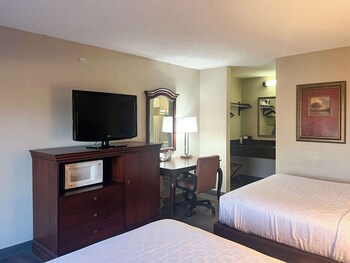 Deluxe Room, 2 Queen Beds, Non Smoking, Refrigerator & Microwave