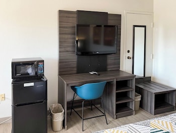 Deluxe Room, 2 Queen Beds, Non Smoking, Refrigerator & Microwave