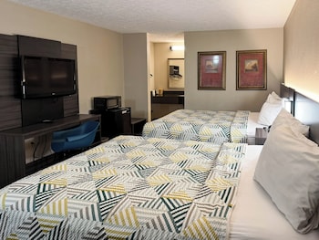 Deluxe Room, 2 Queen Beds, Non Smoking, Refrigerator & Microwave