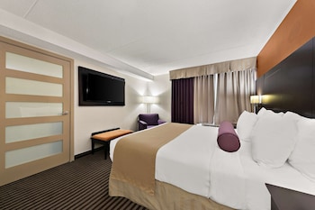 Suite, 1 King Bed, Non Smoking, Refrigerator & Microwave
