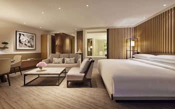 1 King Bed Deluxe