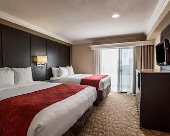 Suite, 2 Queen Beds with Sofabed, Non Smoking