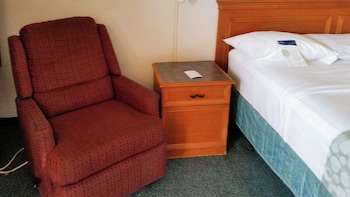 Deluxe Room, 1 King Bed, Accessible, Non Smoking