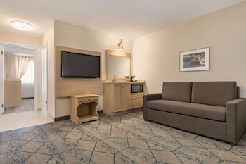 Suite, 1 King Bed, Non Smoking