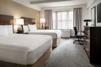 Studio, 2 Queen Beds (Hearing Accessible)