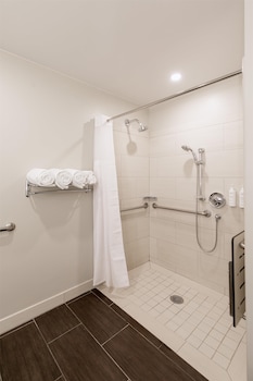 Room, 1 King Bed, Accessible (Hearing)