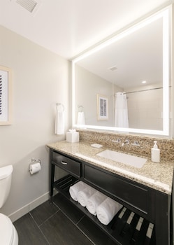Room, 1 King Bed, Marina View