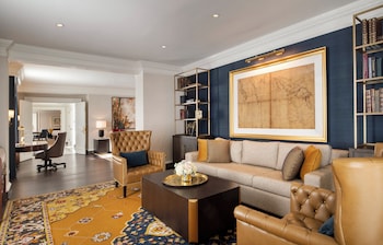 Suite, 1 King Bed (Thomas Jefferson, Wash Monmt View)