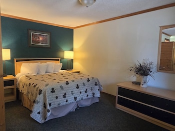 Suite, 1 Queen Bed with Sofa bed, Non Smoking (Single Queen)