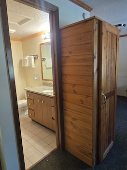 Suite, 1 Queen Bed with Sofa bed, Non Smoking (Single Queen)