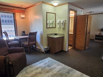 Suite, 1 Queen Bed with Sofa bed, Non Smoking (Single Queen)