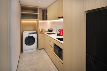 Junior Suite, 1 King Bed, Smoking, Kitchenette