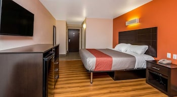 Deluxe Room, 1 King Bed, Non Smoking